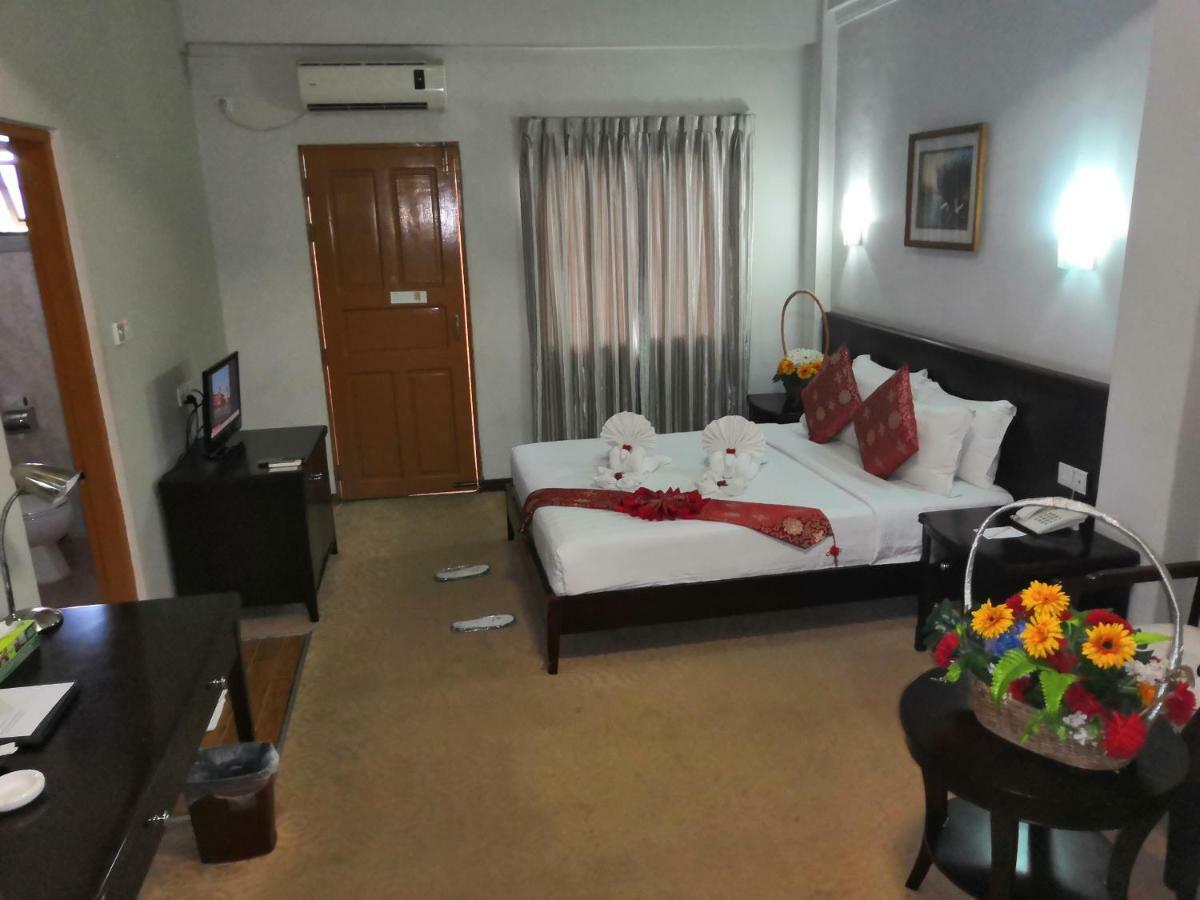 Green Leaf Hotel Rangoon Eksteriør billede
